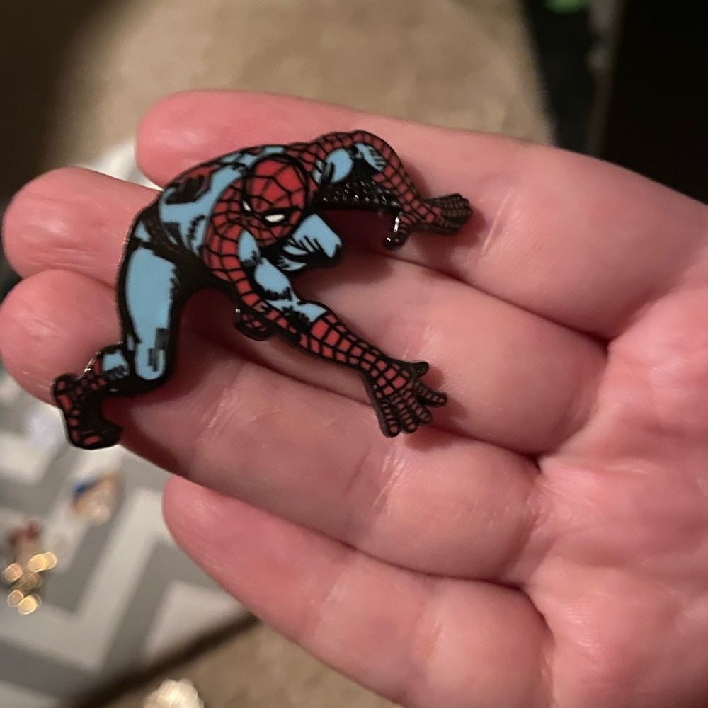 💖Marvel Spider-Man pin (Disney parks)